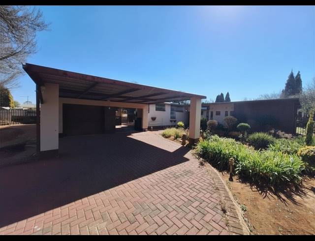 4 BEDROOM HOUSE FOR SALE IN VANDERBIJLPARK SW 5